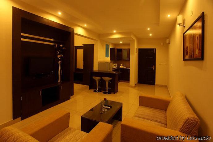Nagarjuna Suites Bangalore Room photo